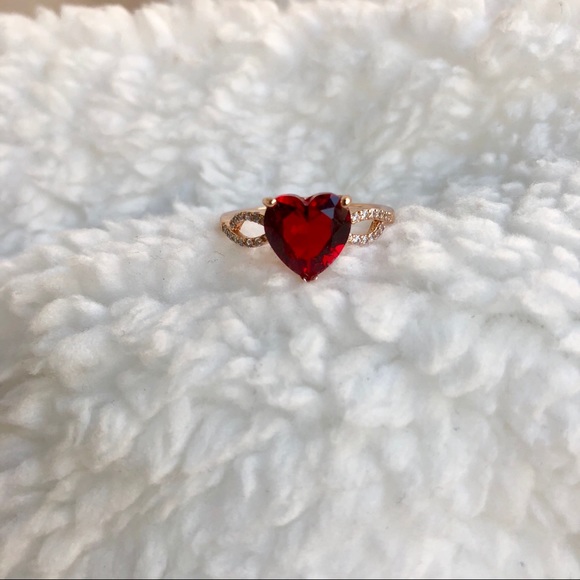 Red Garnet stone heart cut rose gold ring - Picture 4 of 7